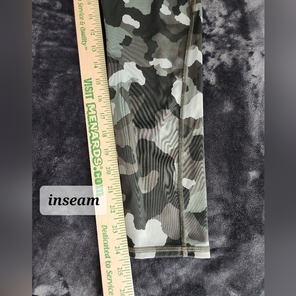 Athleta Lightning Camo Leggings Size Small Green - Picture 12 of 15